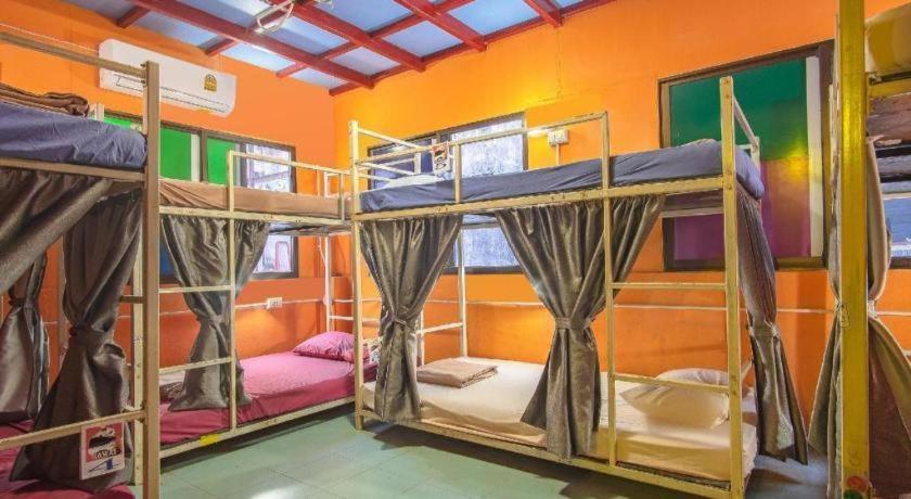 OYO 586 I Hostel Phuket Exterior foto