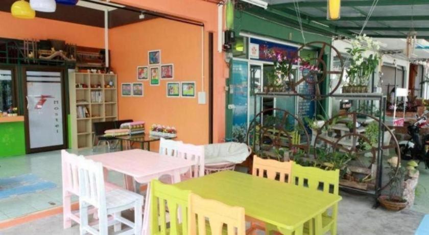 OYO 586 I Hostel Phuket Exterior foto