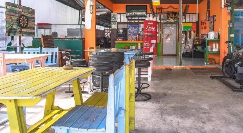 OYO 586 I Hostel Phuket Exterior foto