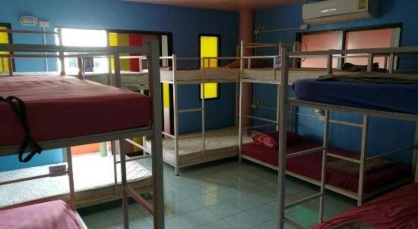 OYO 586 I Hostel Phuket Exterior foto