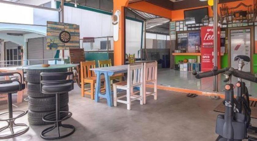 OYO 586 I Hostel Phuket Exterior foto