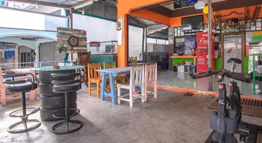 OYO 586 I Hostel Phuket Exterior foto